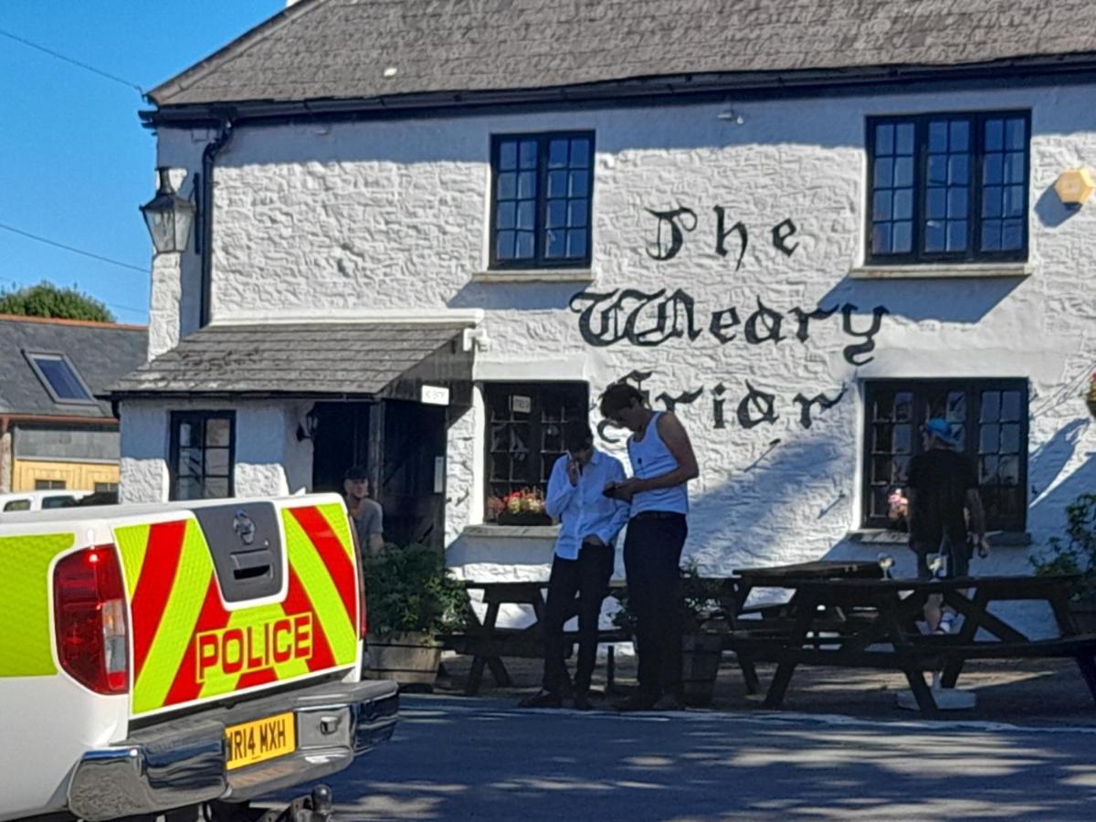 The Weary Friar Inn Pillaton エクステリア 写真