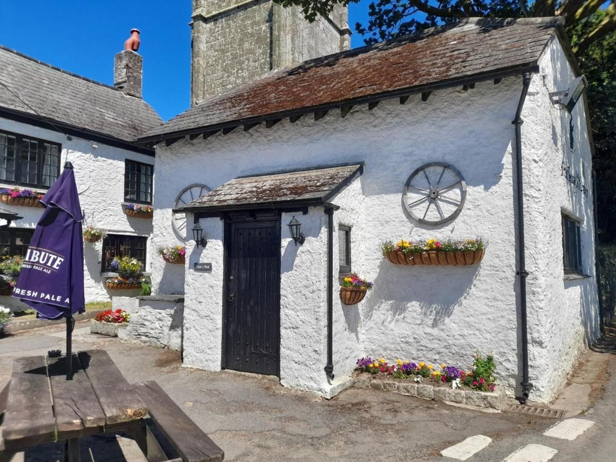 The Weary Friar Inn Pillaton エクステリア 写真