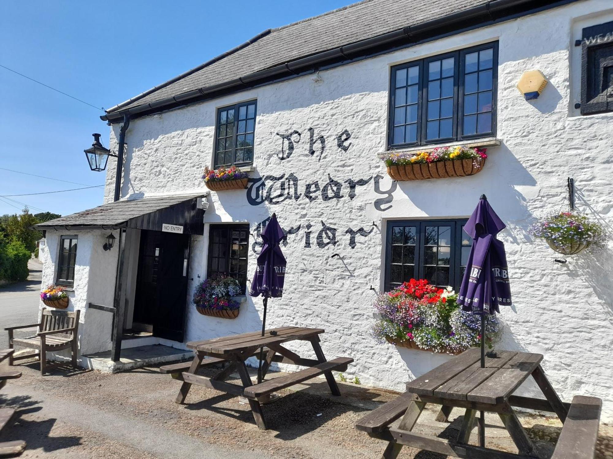 The Weary Friar Inn Pillaton エクステリア 写真