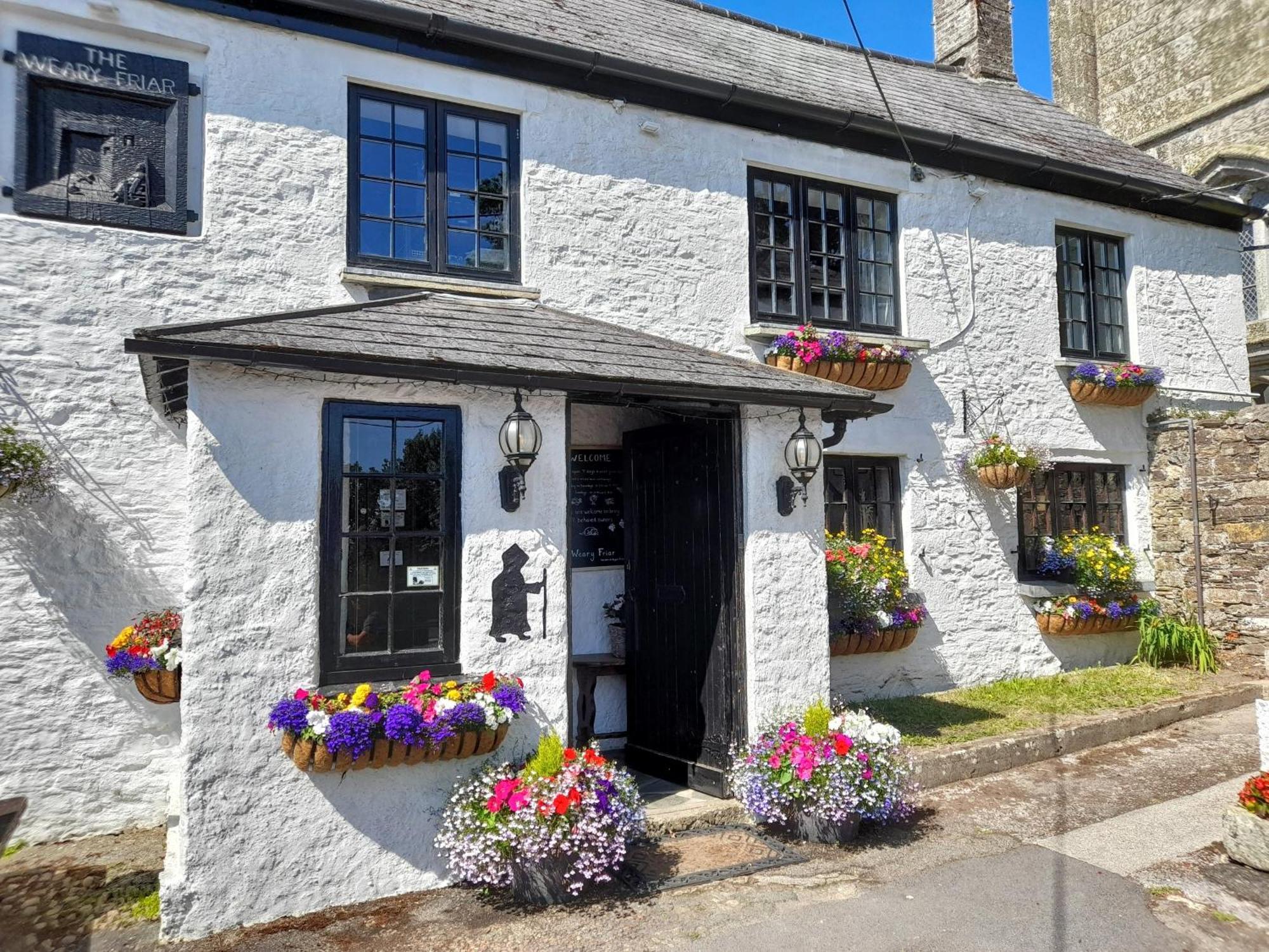 The Weary Friar Inn Pillaton エクステリア 写真