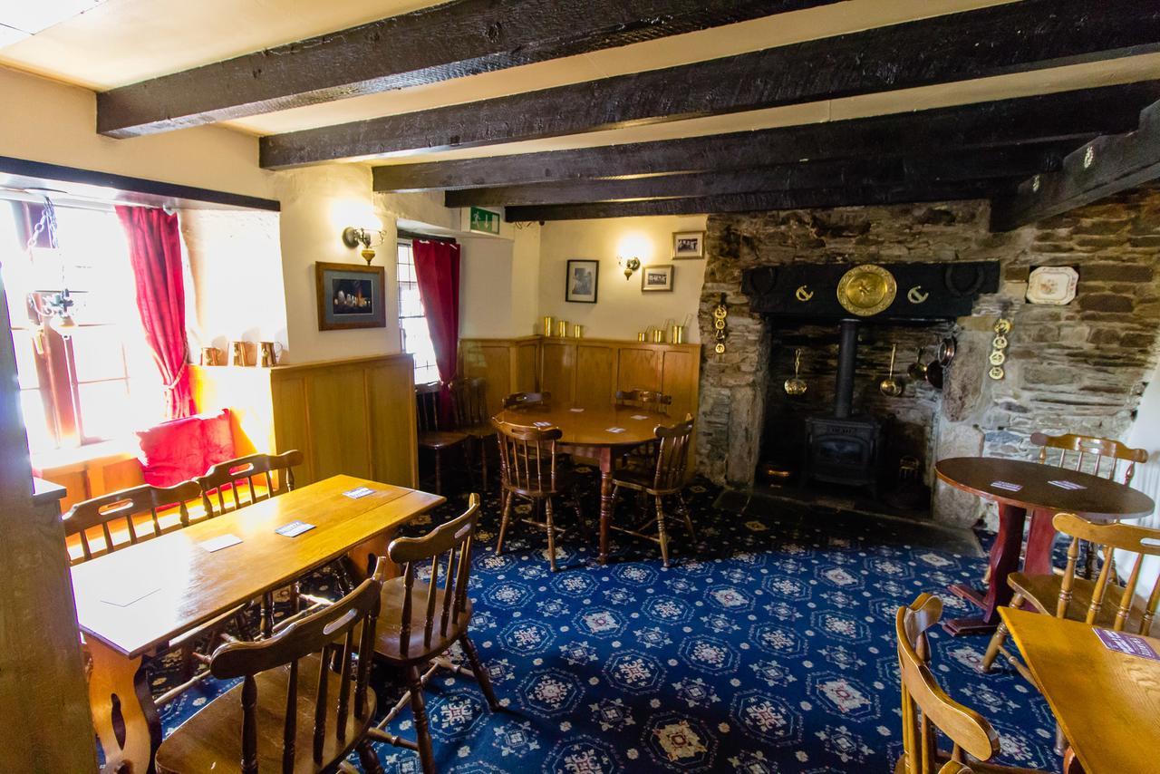 The Weary Friar Inn Pillaton エクステリア 写真