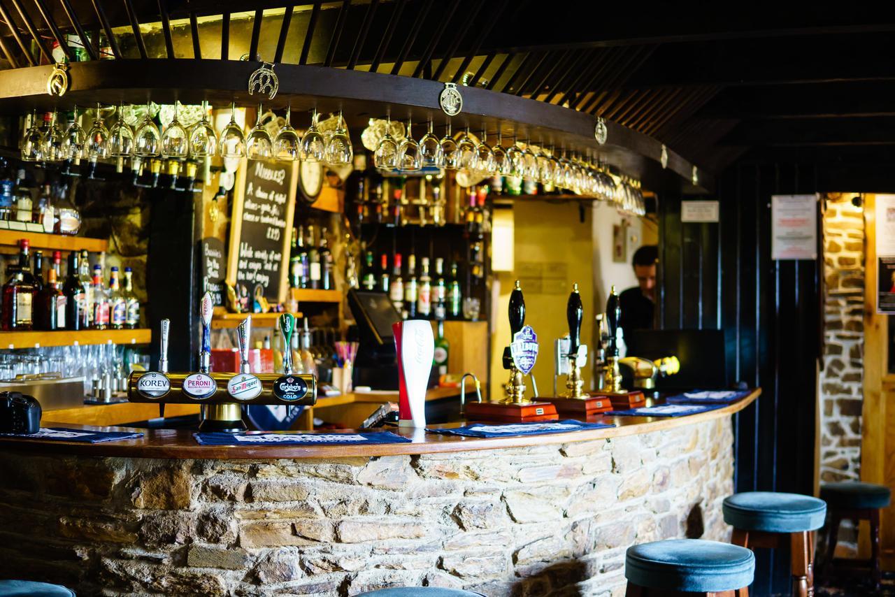 The Weary Friar Inn Pillaton エクステリア 写真