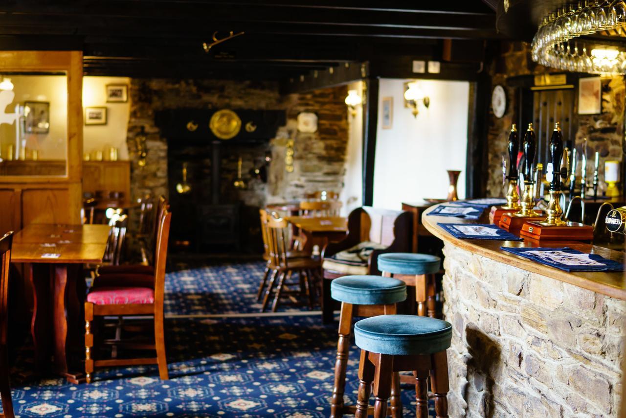 The Weary Friar Inn Pillaton エクステリア 写真