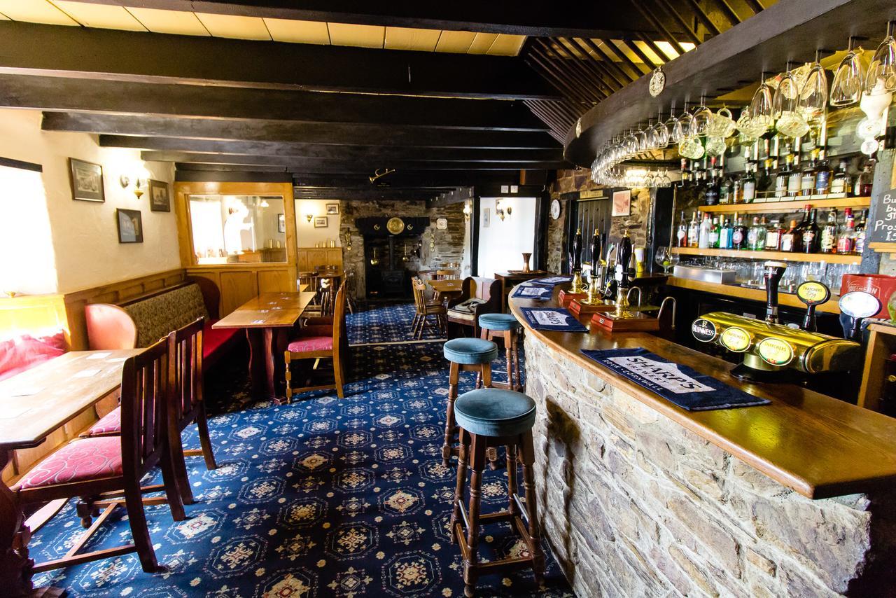 The Weary Friar Inn Pillaton エクステリア 写真