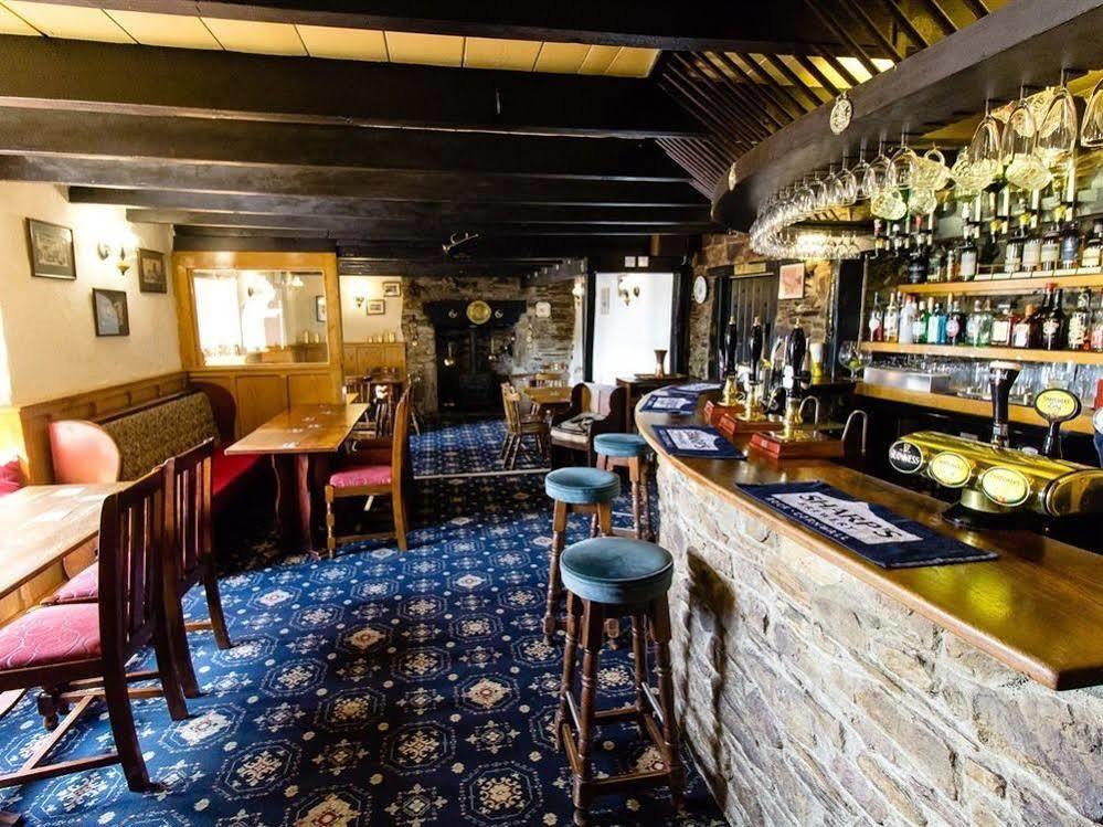 The Weary Friar Inn Pillaton エクステリア 写真