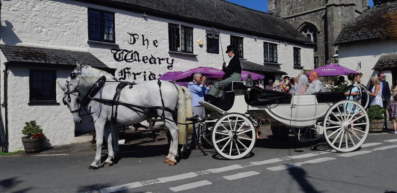 The Weary Friar Inn Pillaton エクステリア 写真